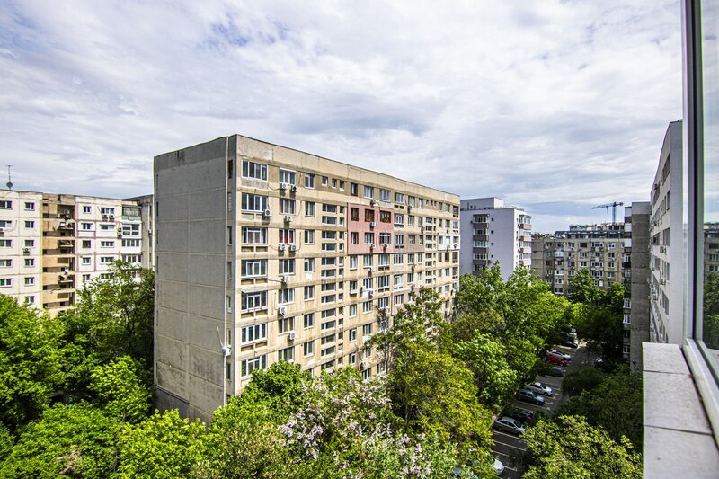 Lujerului, 2 camere, c-tie 1978, 270 metri metrou, bucatarie mare, geam baie